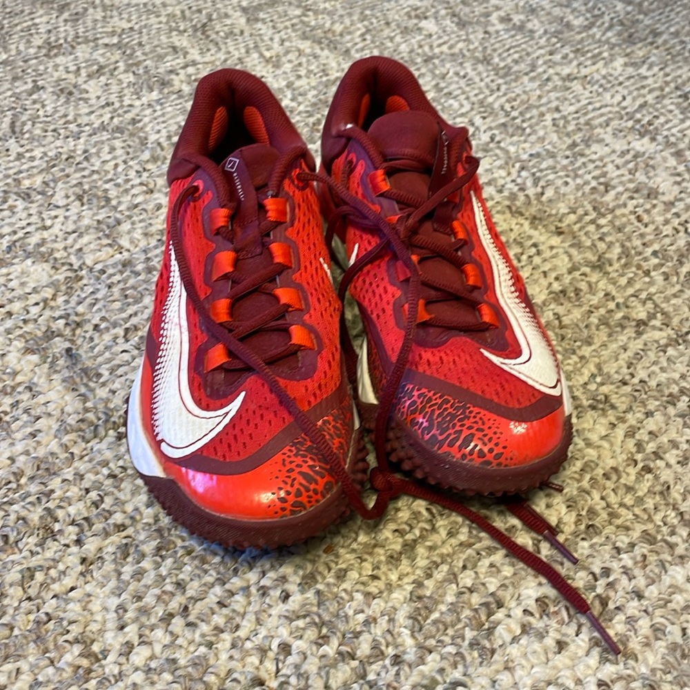 Nike Alpha Huarache Elite Men’s turfs size 9.  Great condition used condition.